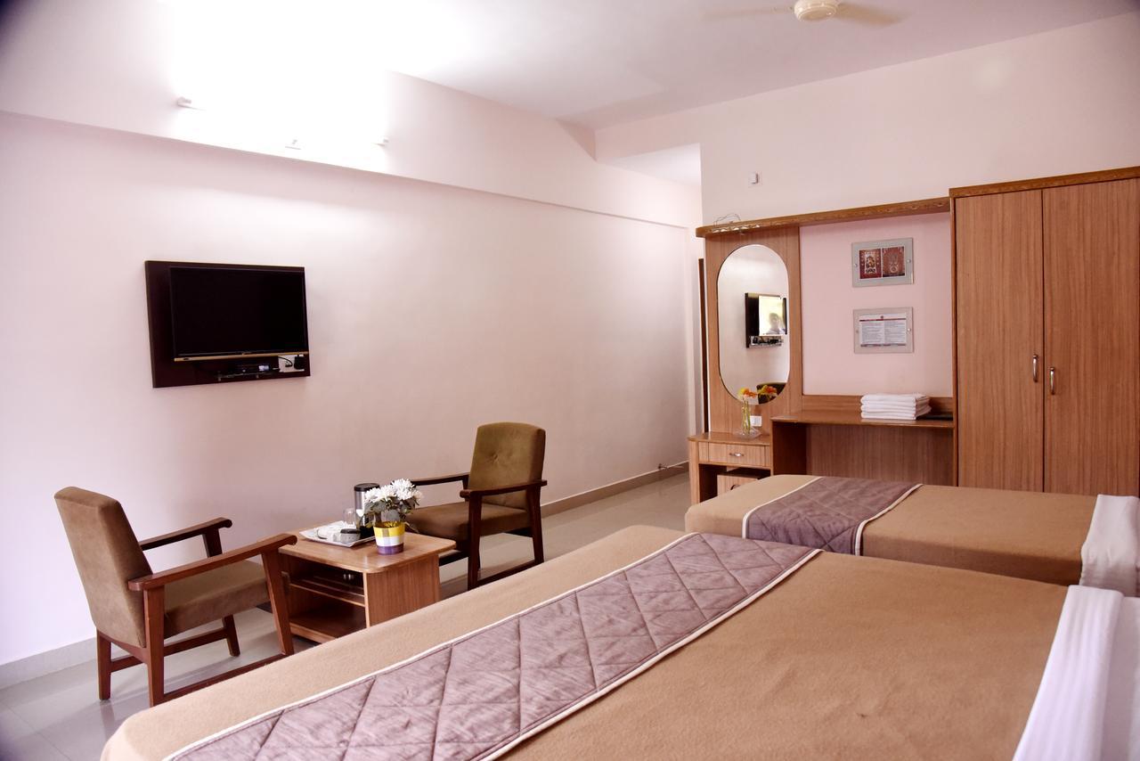 Hotel Slr Residency Subrahmanya Exteriér fotografie