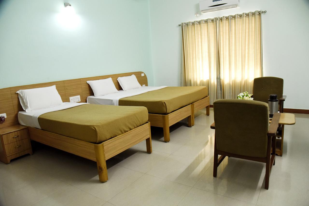 Hotel Slr Residency Subrahmanya Exteriér fotografie