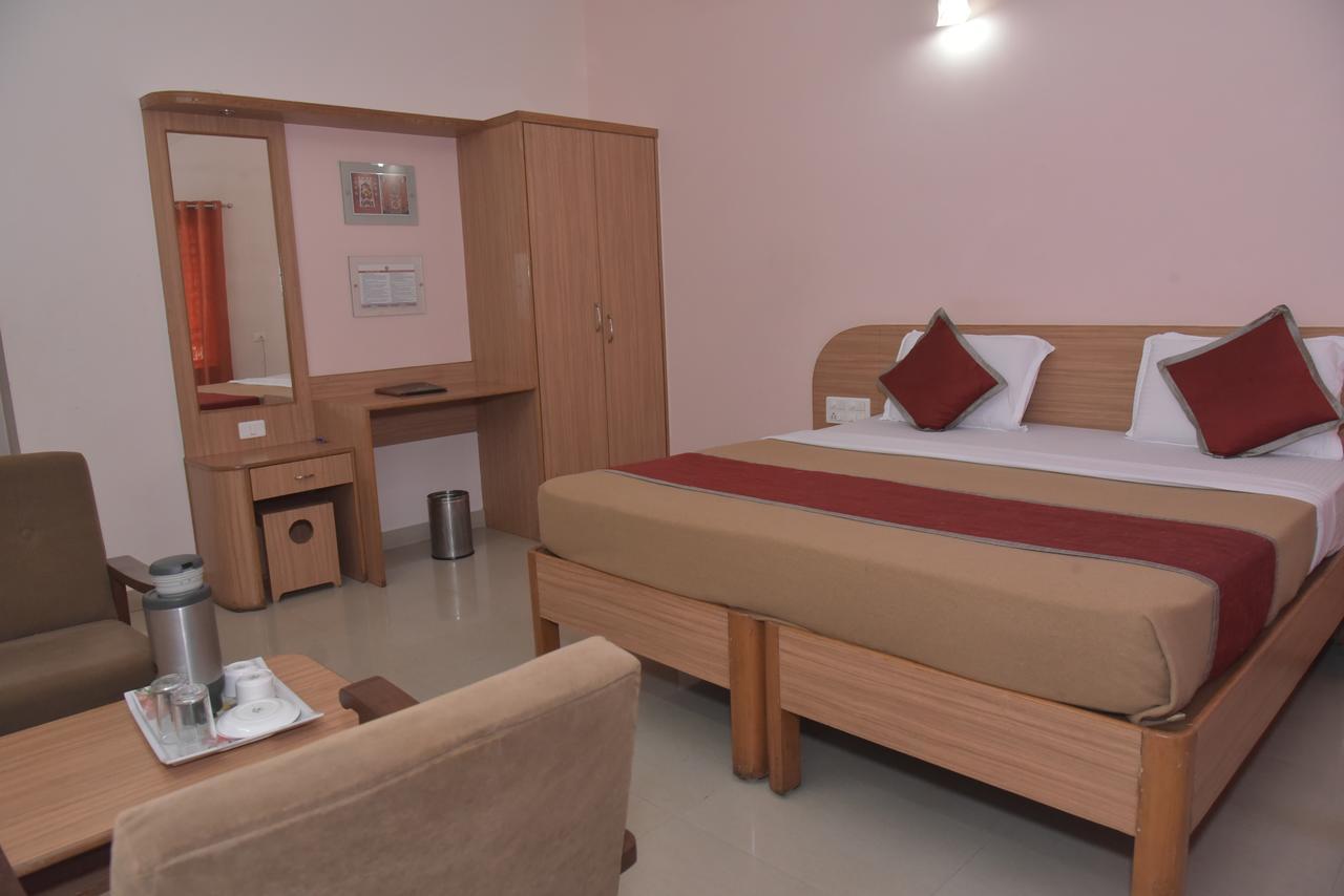 Hotel Slr Residency Subrahmanya Exteriér fotografie