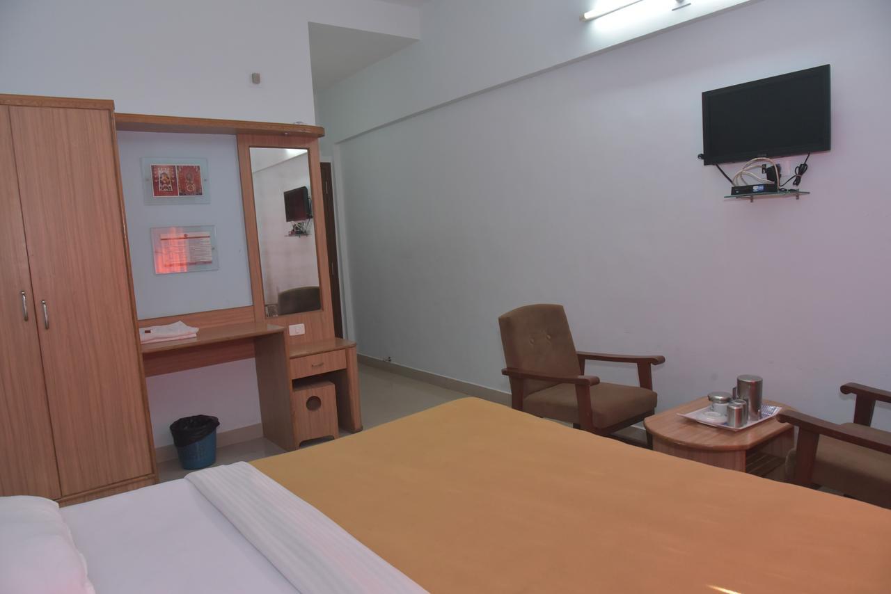 Hotel Slr Residency Subrahmanya Exteriér fotografie